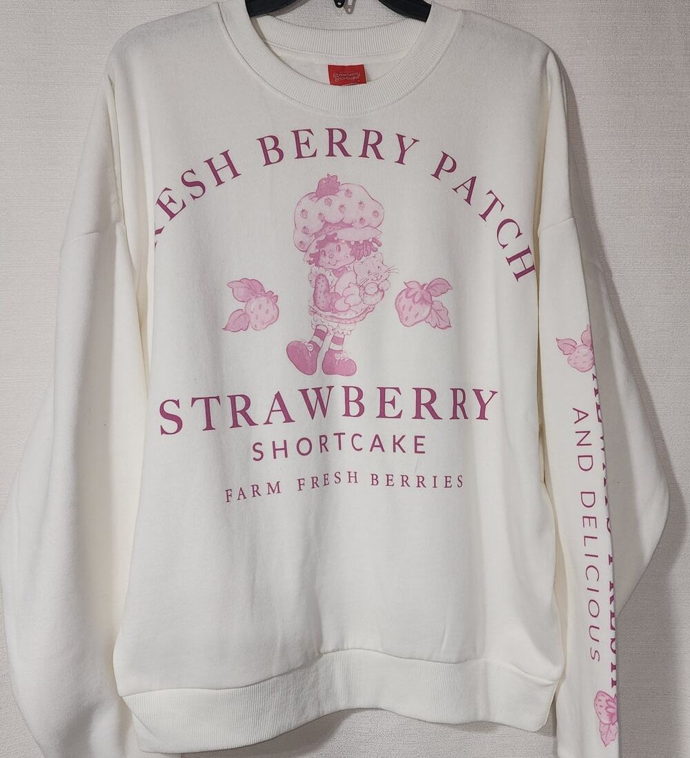 Strawberry shortcake ''Fresh berry patch'' sweatshirt women's size medium